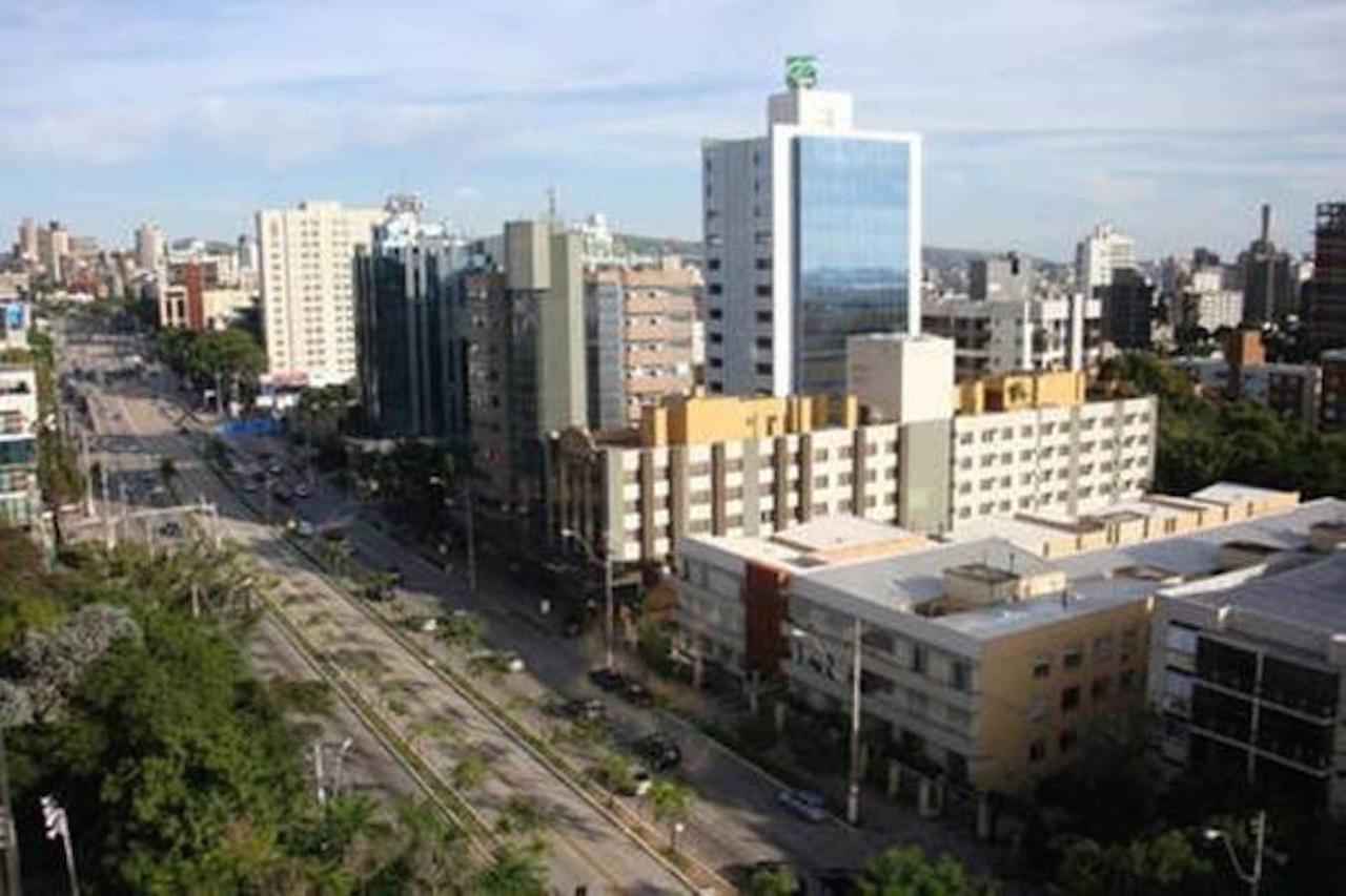 2 - Avenida Carlos Gomes *
